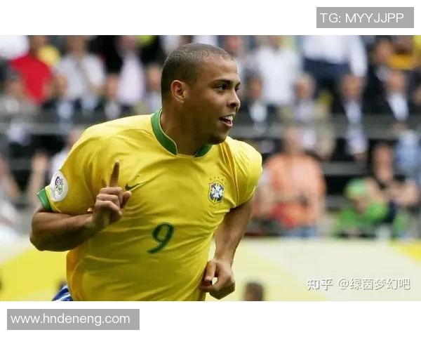 足坛射手王者Lewy再书传奇征程引爆绿茵巅峰舞台